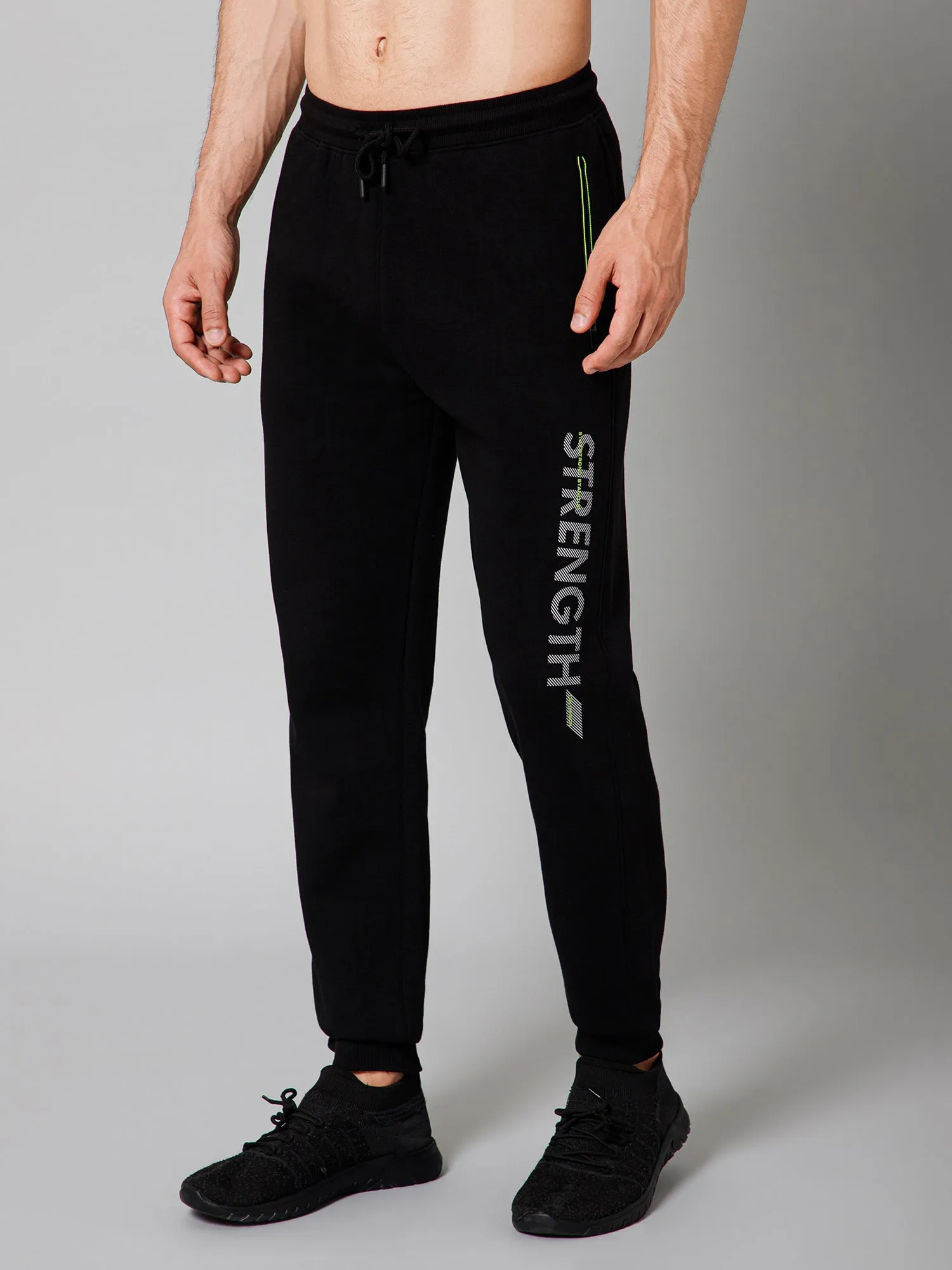 Men Black Solid Full Length Regular Fit  Winter Wear Track Pant For Men